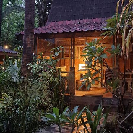 Villas Light House - Eco-Traditional Joglo Gili Trawangan Bagian luar foto